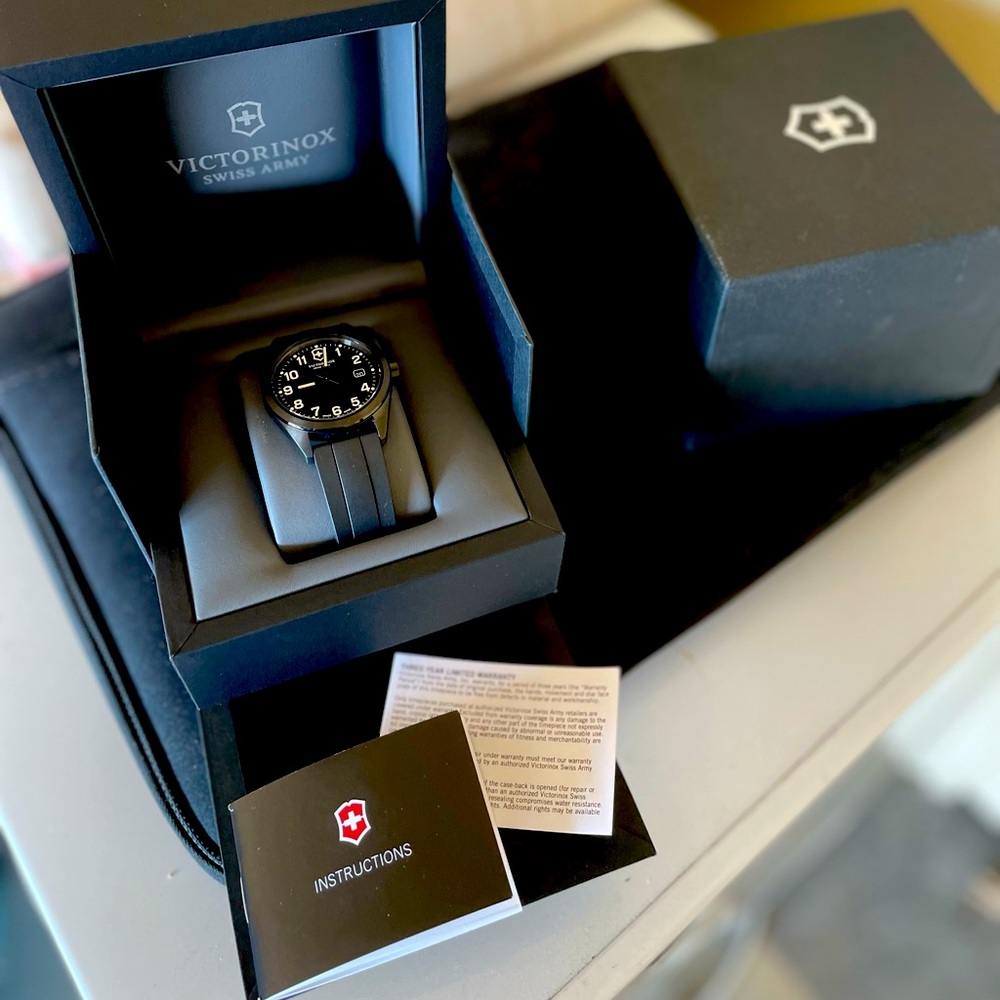 Victorinox Swiss army watch, NIB